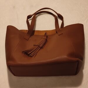 Chic Tan Leather Tote with Tassel